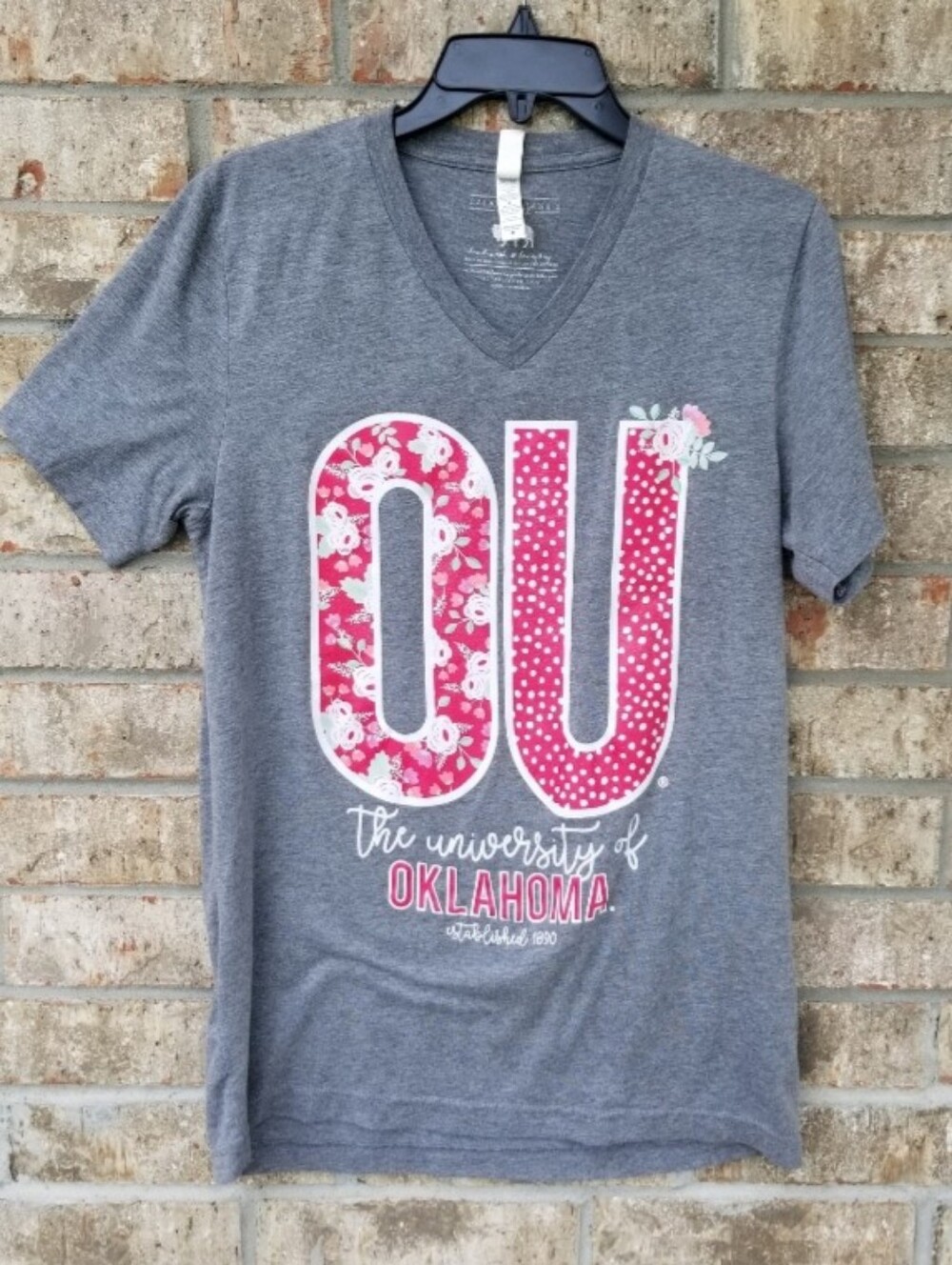 Oklahoma Sooners GRAY V-neck Short Sleeve Gameday TShirt (Womens M) womens cut
